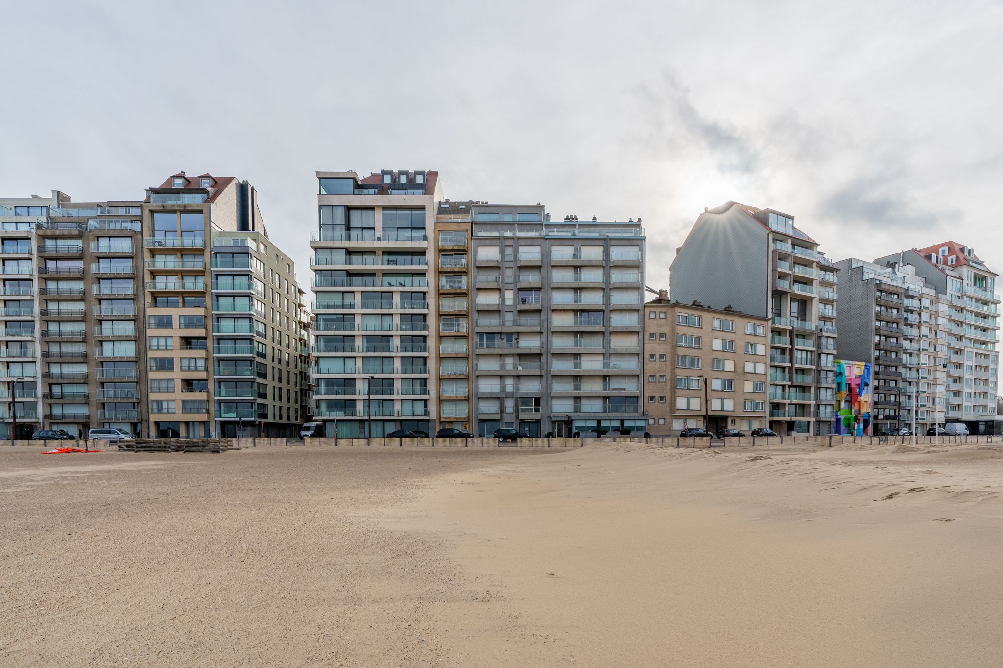 IDEALIS VASTGOED - Uiterst aangenaam, volledig gerenoveerd én gemeubeld appartement, gelegen op een prachtige locatie op de zeedijk in Duinbergen met frontaal zeezicht! foto 47