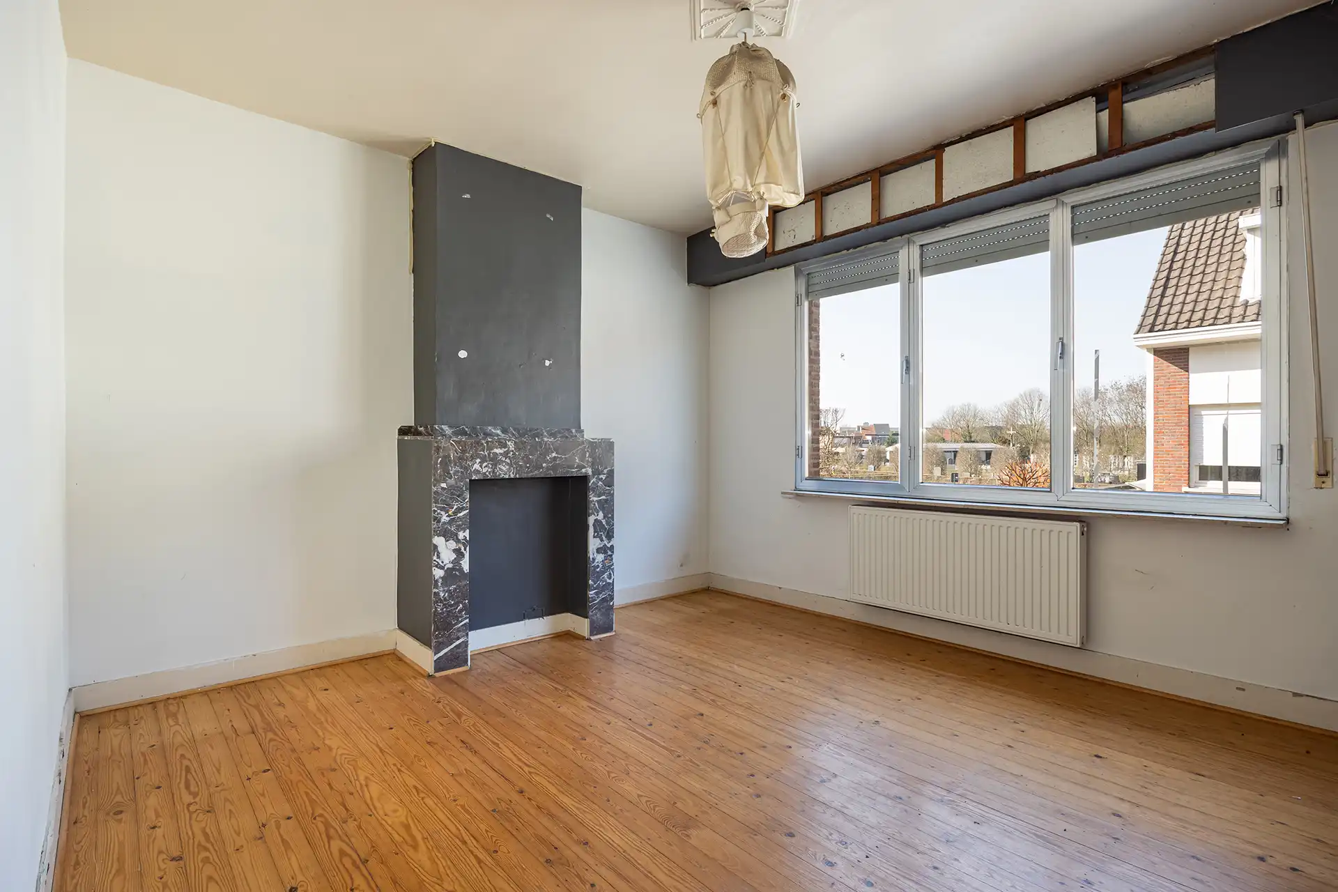 Volledig te renoveren woning met 3 slaapkamers en grote tuin foto 12