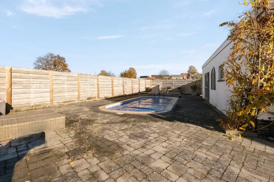 RUIME EN RUSTIG GELEGEN BUNGALOW MET 4 SLKS EN ZWEMBAD OP EEN PRACHTIG PERCEEL VAN 764M² foto 44