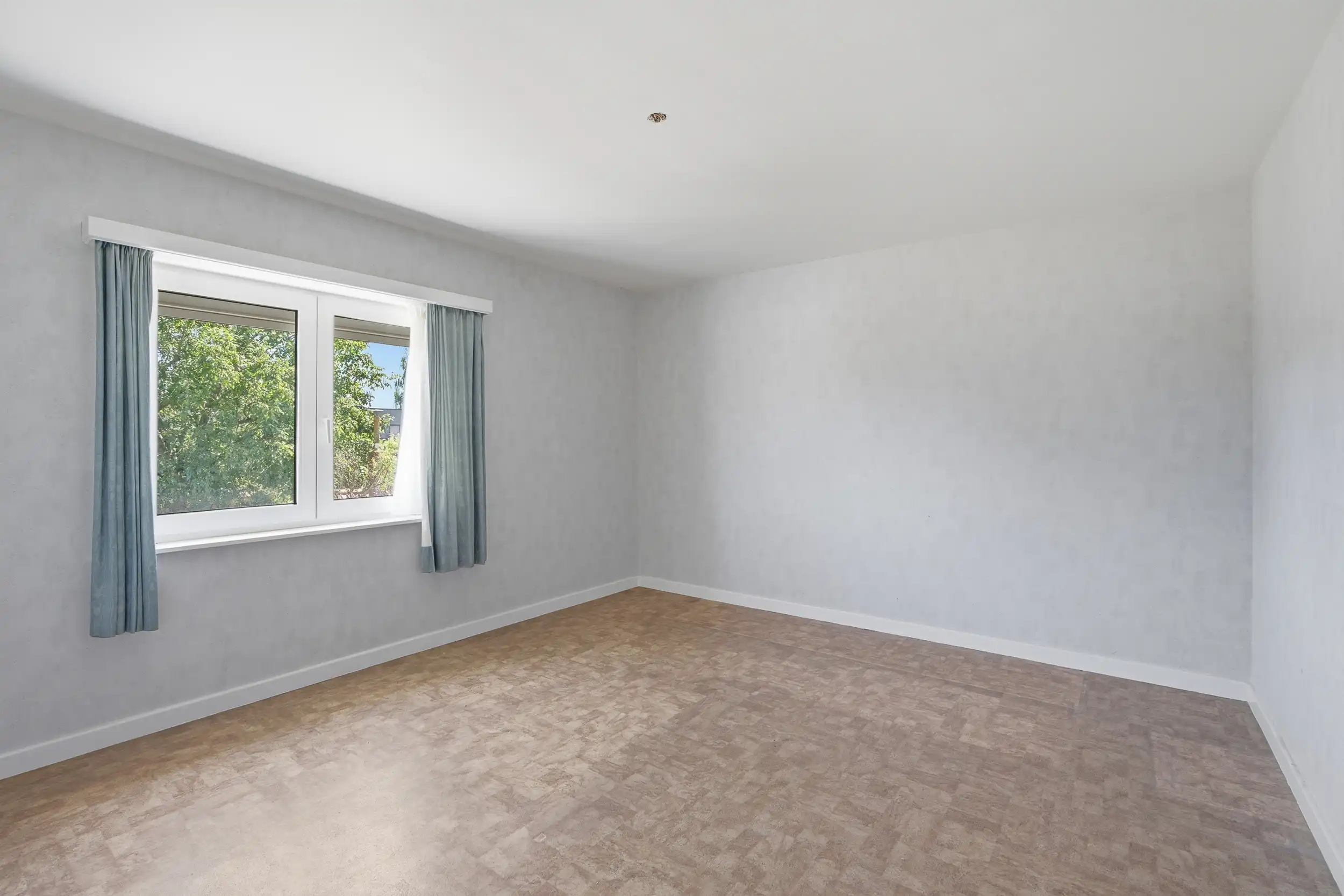 Renovatieproject met 4 slaapkamers en zonnige tuin! foto 12