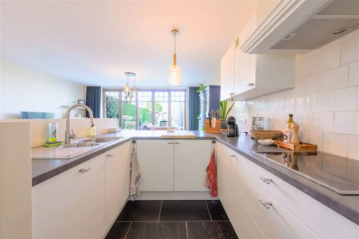 Instapklare woning van 2016 met mooi tuinperceel foto 5