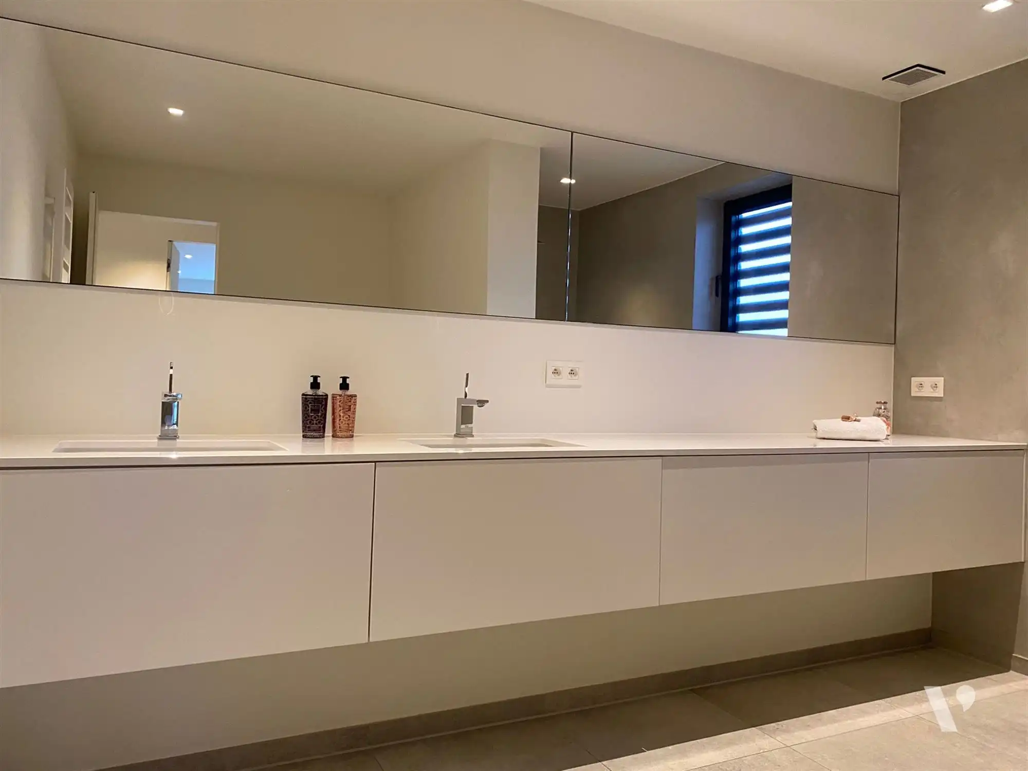 Prachtig moderne penthouse met 2 terrassen foto 11