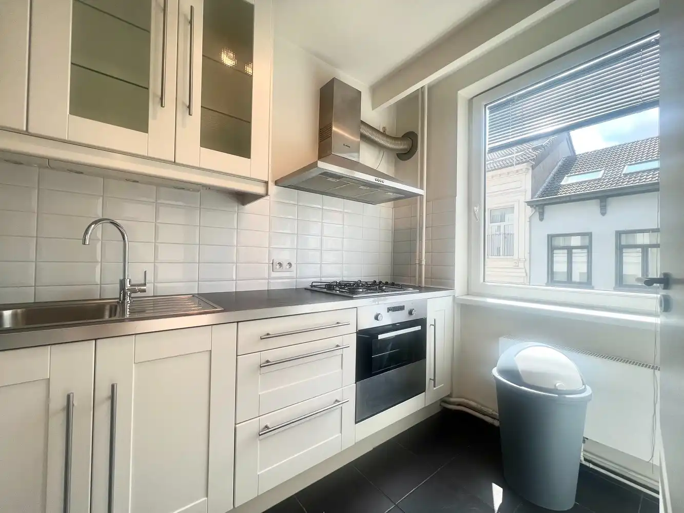 Gerenoveerd en ruim 2-slpk appartement te huur nabij het Stadspark! foto 8