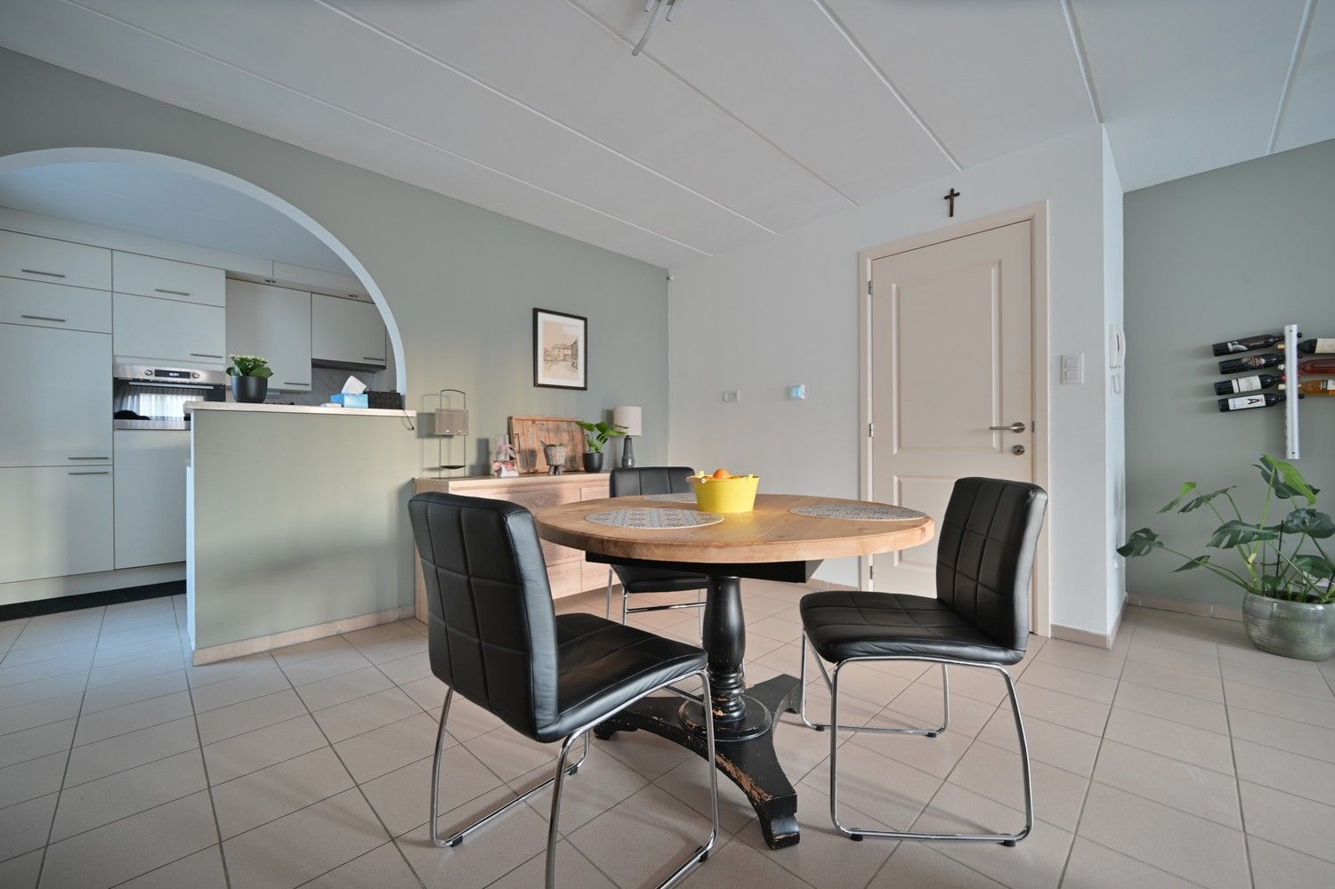 Royaal gelijkvloersappartement met 2 slaapkamers en inpandige garage, nabij het centrum van Lanaken foto 4