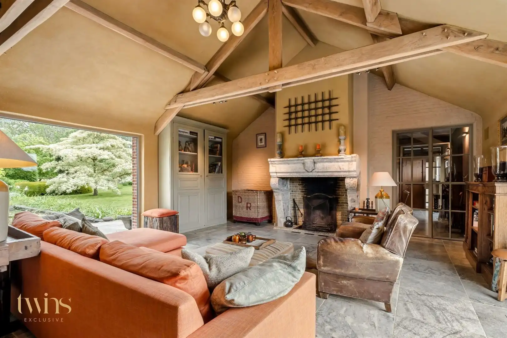Exclusief wonen in de geliefde gerenoveerde Patershoeve te Buggenhout  foto 4