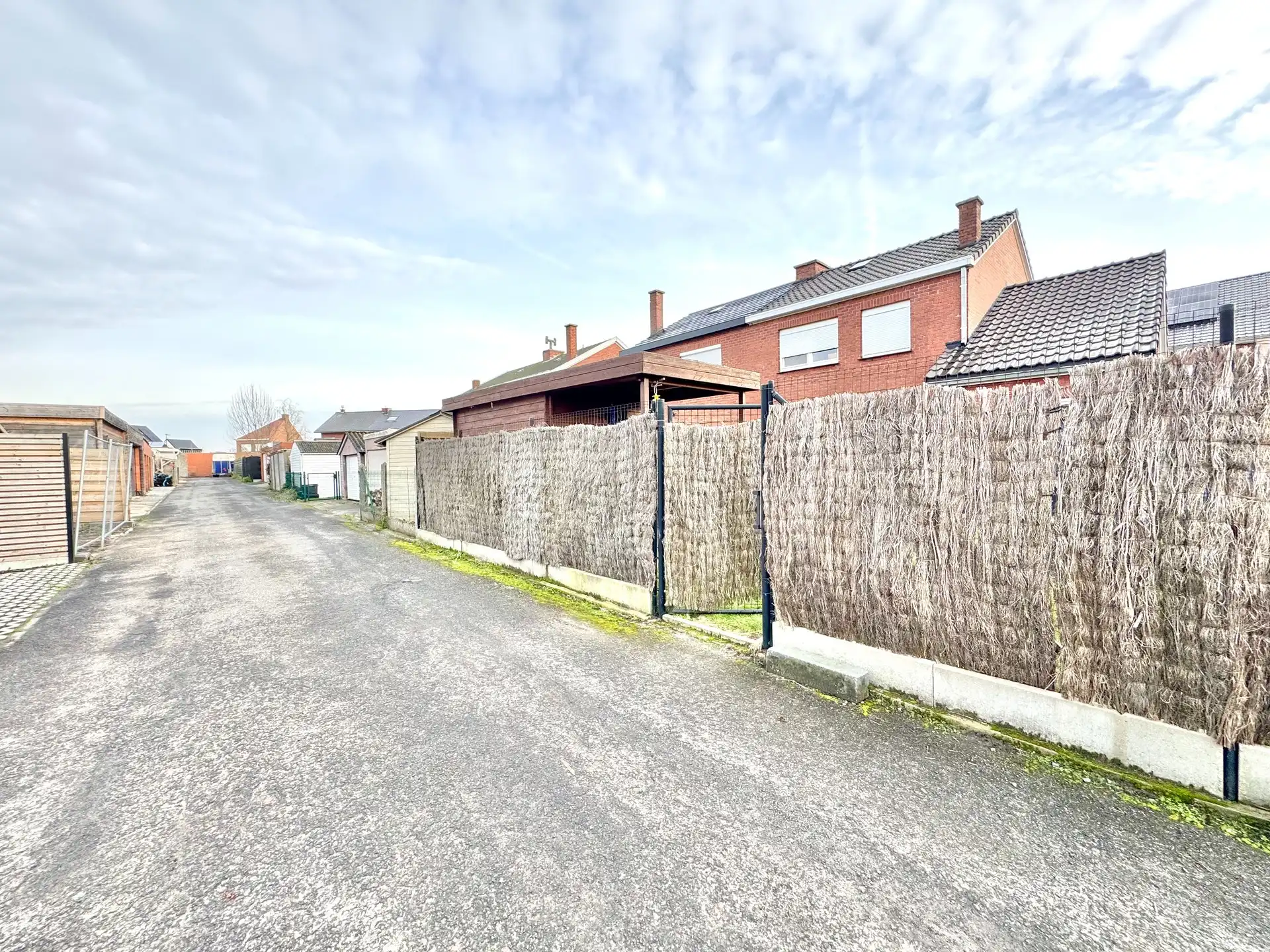 HALFOPEN WONING MET 4 KAMERS, TUIN & GARAGE - 359 m² foto 18