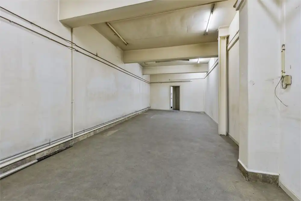 Te renoveren handelspand foto 9