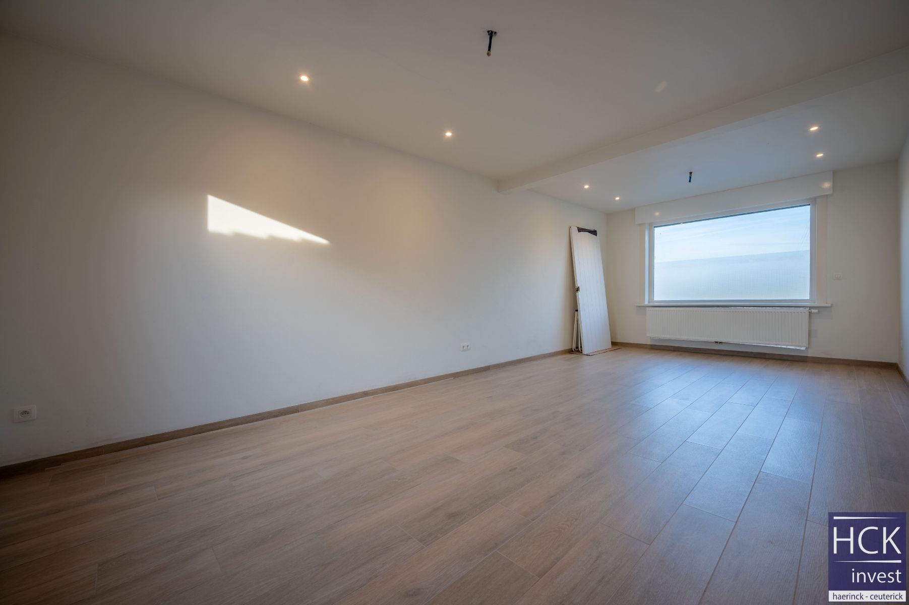 WAREGEM - Schitterend gerenoveerde & energiezuinige woning met 3 SLPK foto 3