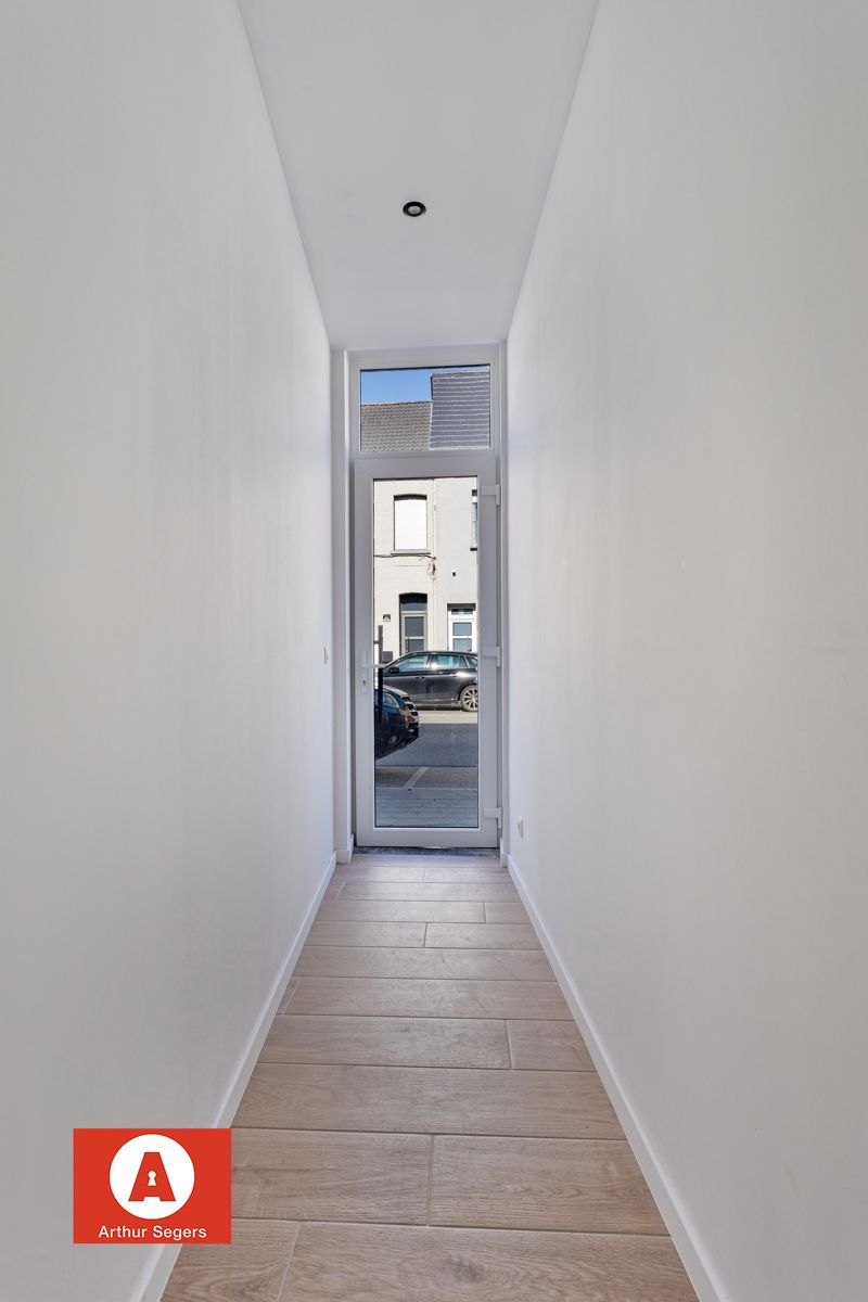 !!! IN OPTIE !!! Totaal gerenoveerde woning met A-label foto 4