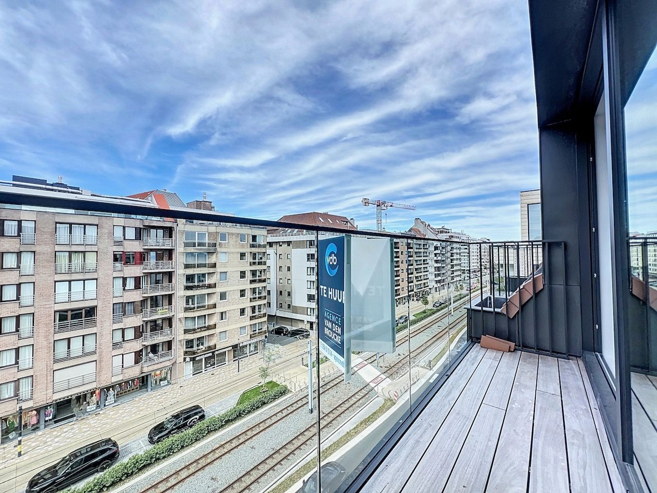 Stijlvol en lichtrijk nieuwbouw dakappartement nabij de Zeedijk en de site van de Heldentoren. foto 3