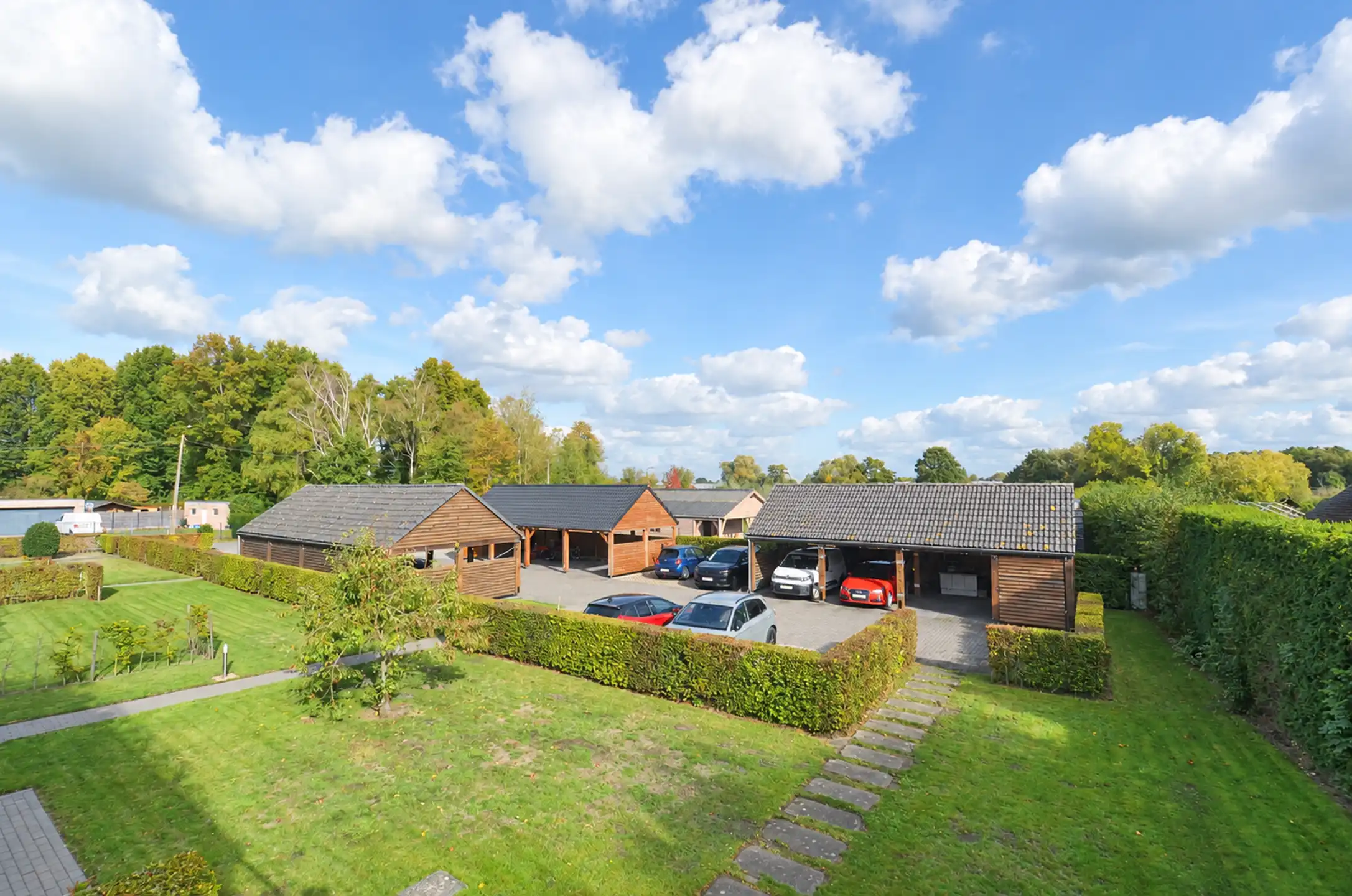 Gezellig tweeslaapkamerappartement met zonnig terras en groen uitzicht foto 16