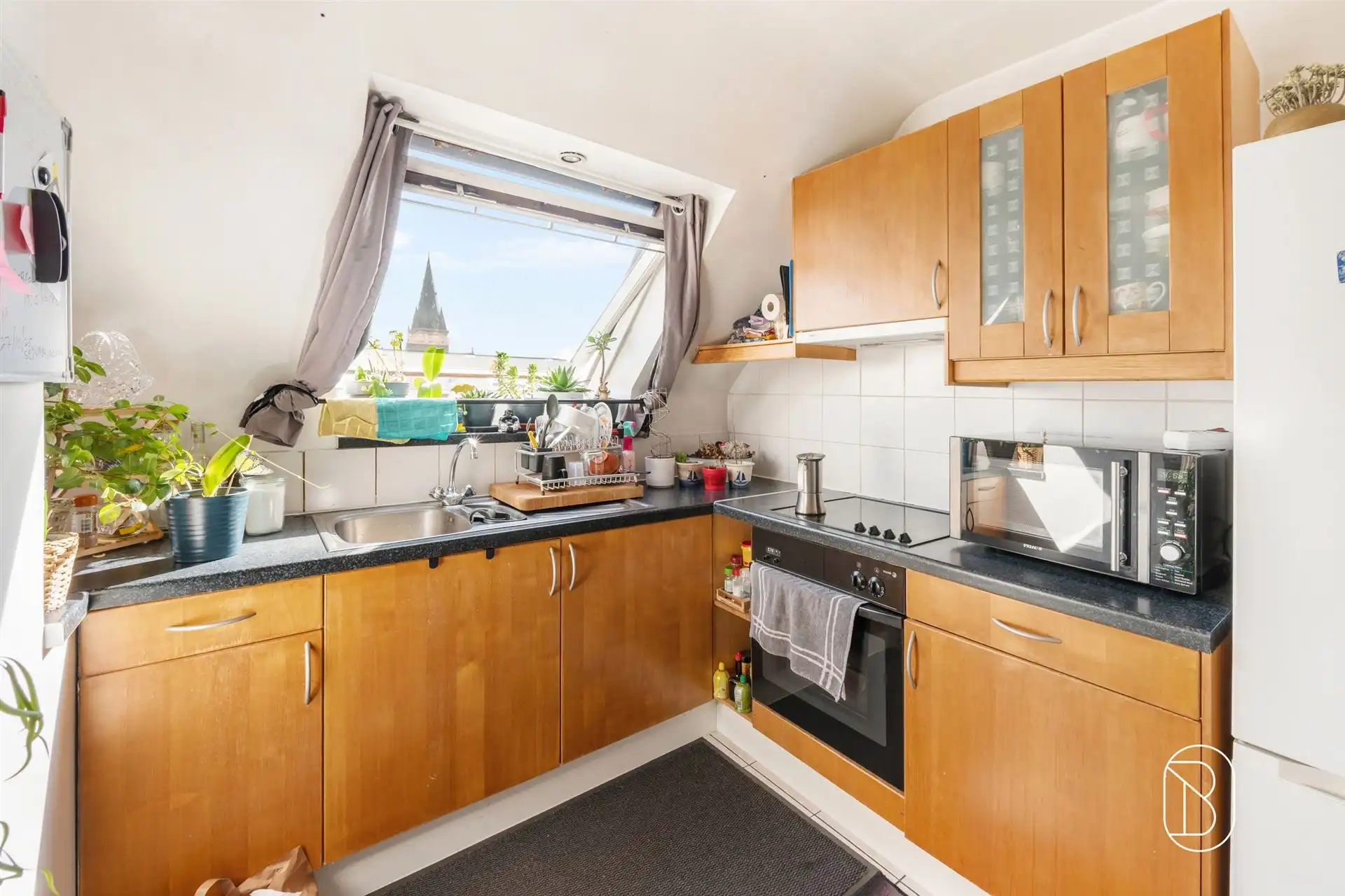 Ruim en instapklaar appartement met kelder en parkeerplaats foto 6