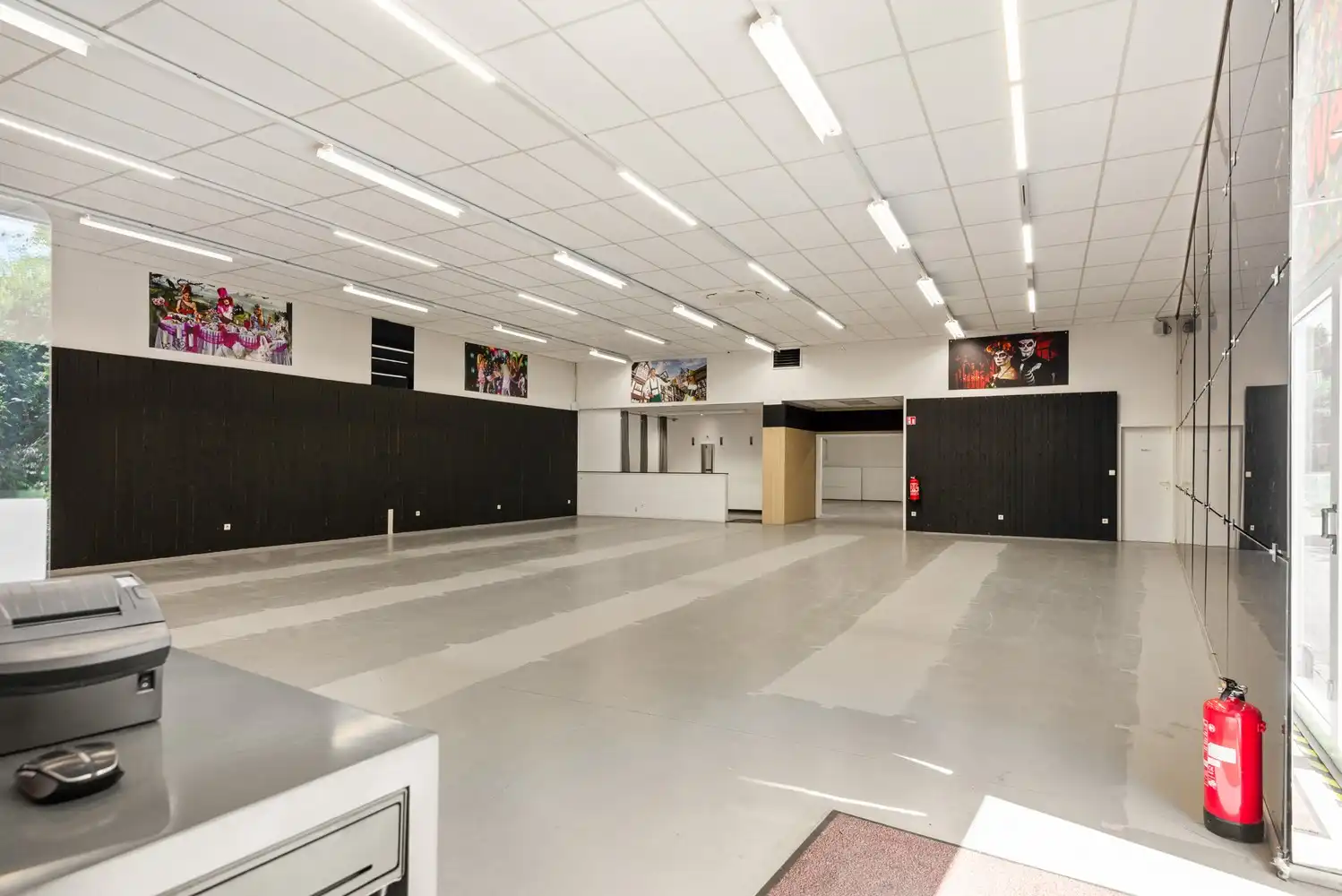 Handelspand met ruime showroom en parking op commerciële ligging te Kontich foto 5