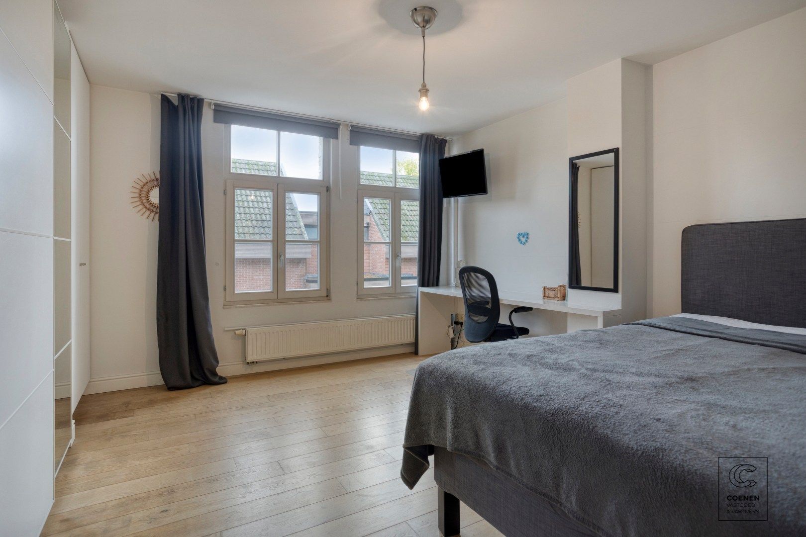 Prachtige woning met een bew. opp. van 302 m², 6 slpk, 3 bk en prachtige tuin met zwembad  foto 19