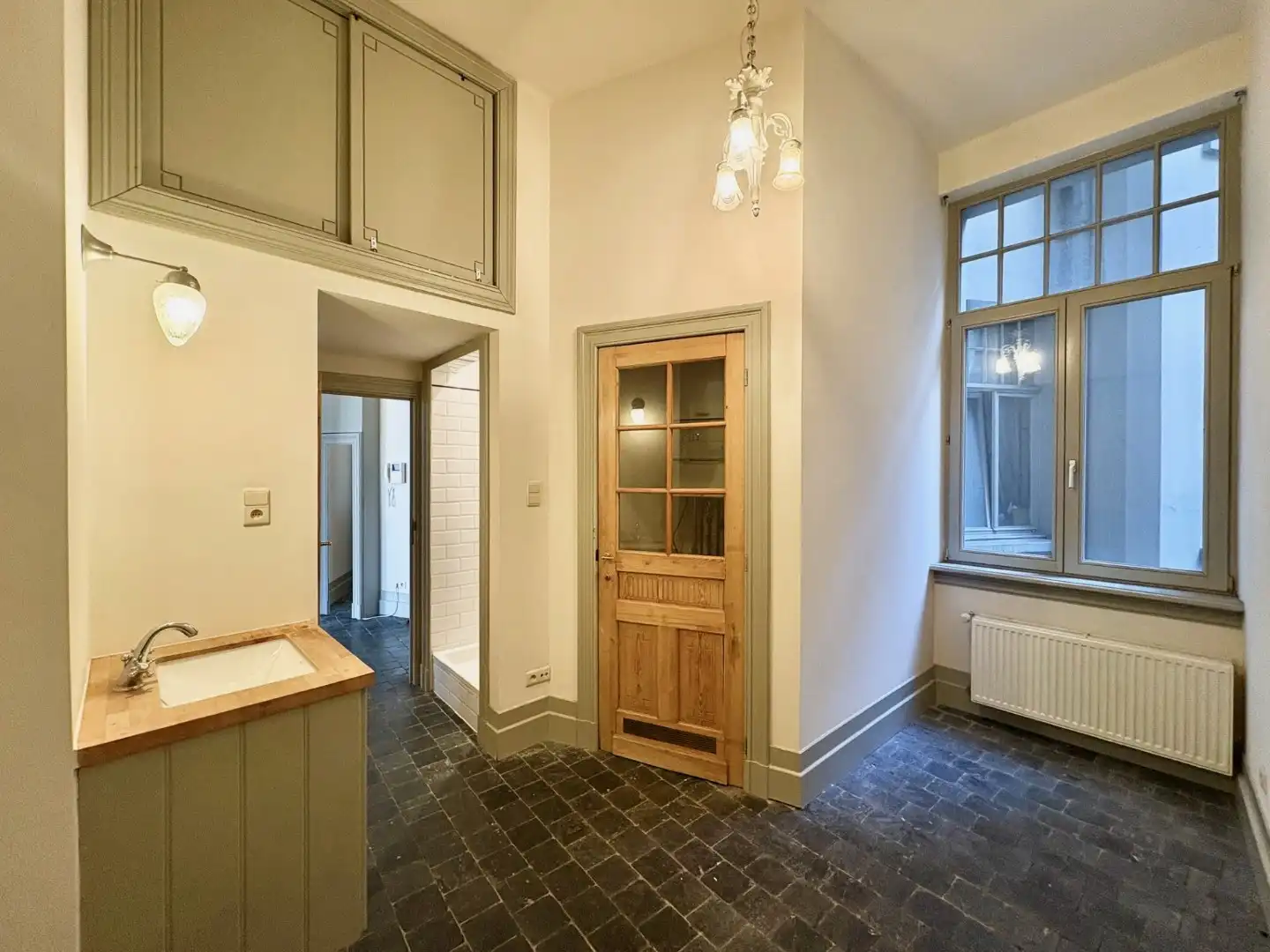 Elegante en instapklare 2-slaapkamerappartement in het groeiende Zurenborg foto 11