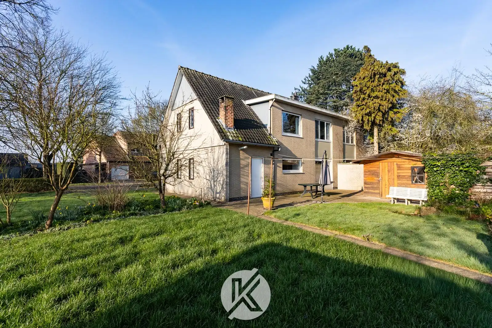 Woning in rustige wijk met renovatiepotentieel foto 20