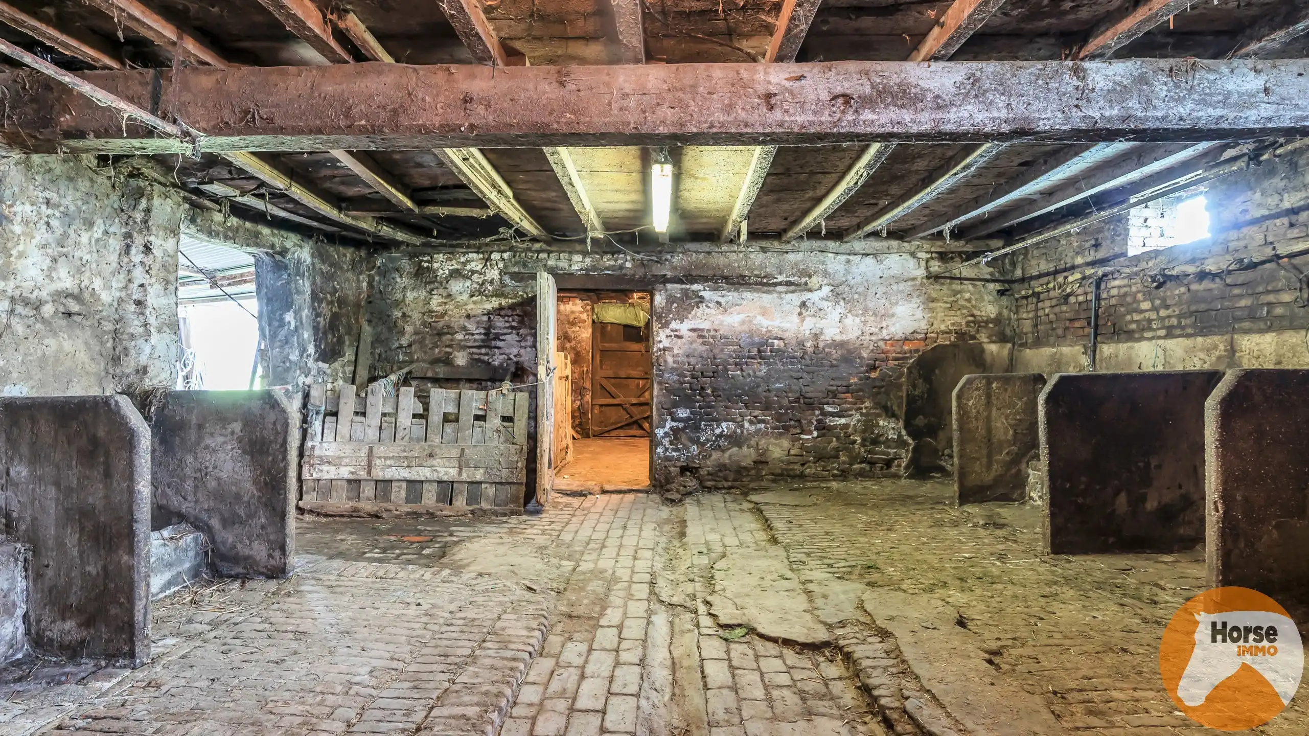 HOOGLEDE - Uitzonderlijke hoevesite op 4 ha in groene vallei foto 11