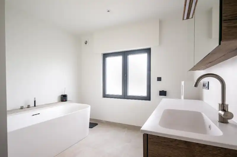 Gerenoveerde halfopen woning met ruime tuin. foto 14