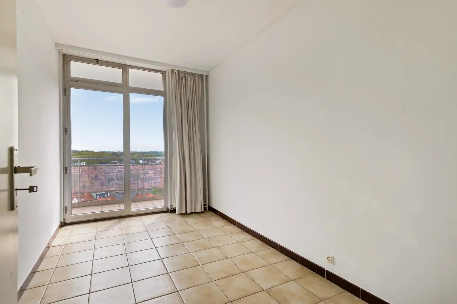 Ruim appartement  met 3 slaapkamers en garage te Berchem! foto 12