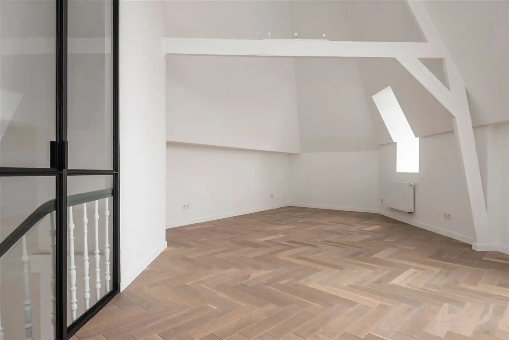 Majestueus burgerhuis met studio foto 25