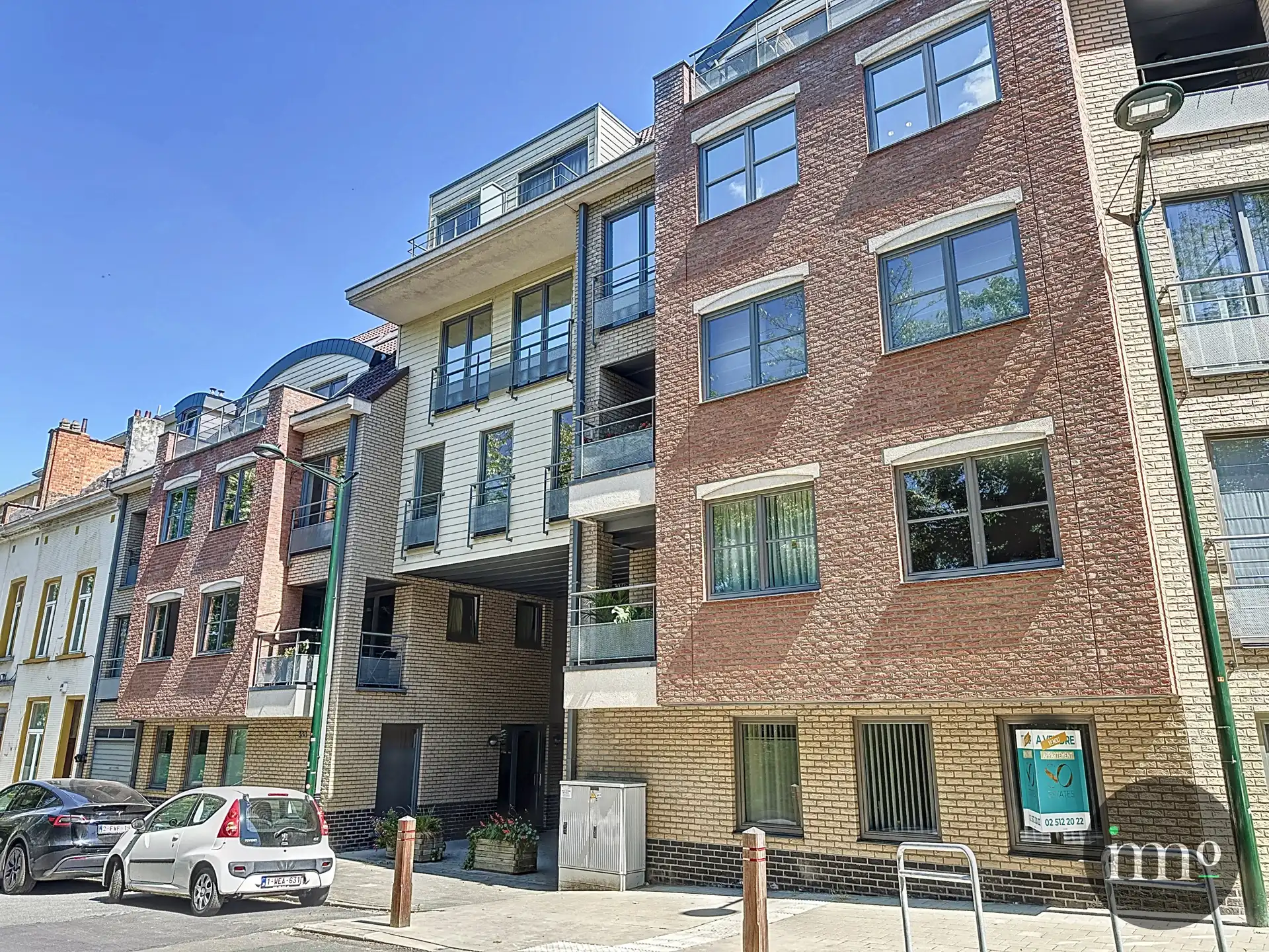 Ruim appartement met 2 terrassen en 4 slaapkamers in Ukkel! foto 2