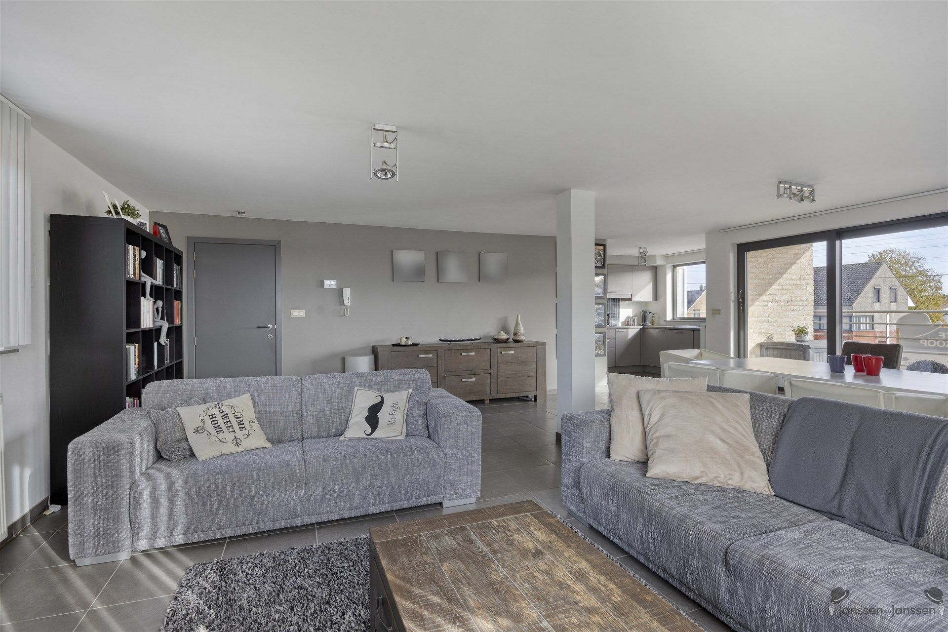 Instapklaar duplex appartement met 3 slaapkamers te Heppen (Leopoldsburg) foto 3