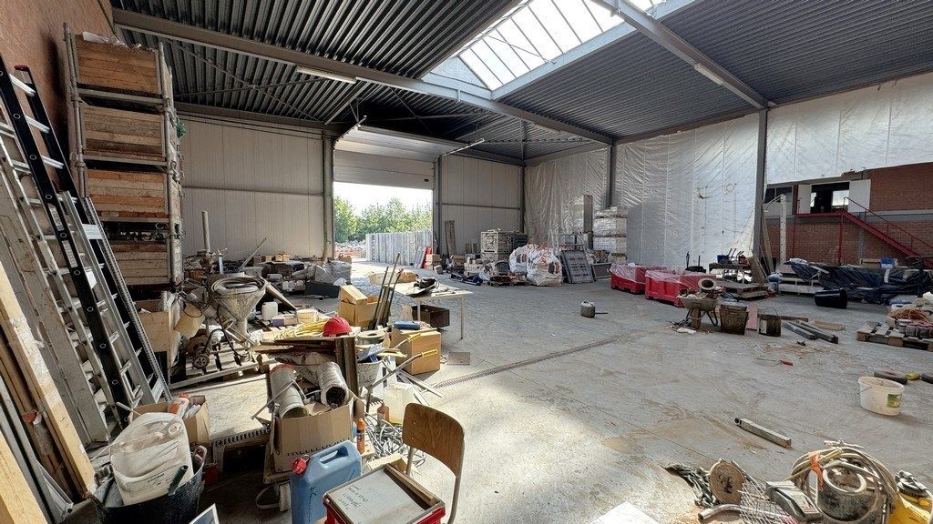 Magazijn met kantoren te huur vlakbij A12 in Wilrijk foto 8