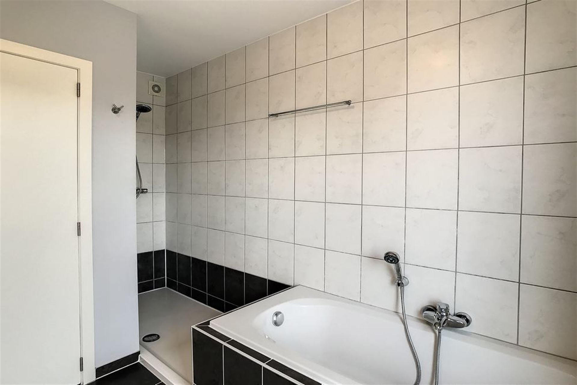 Moderne Halfopen Bebouwing met 5 Slaapkamers  foto 21