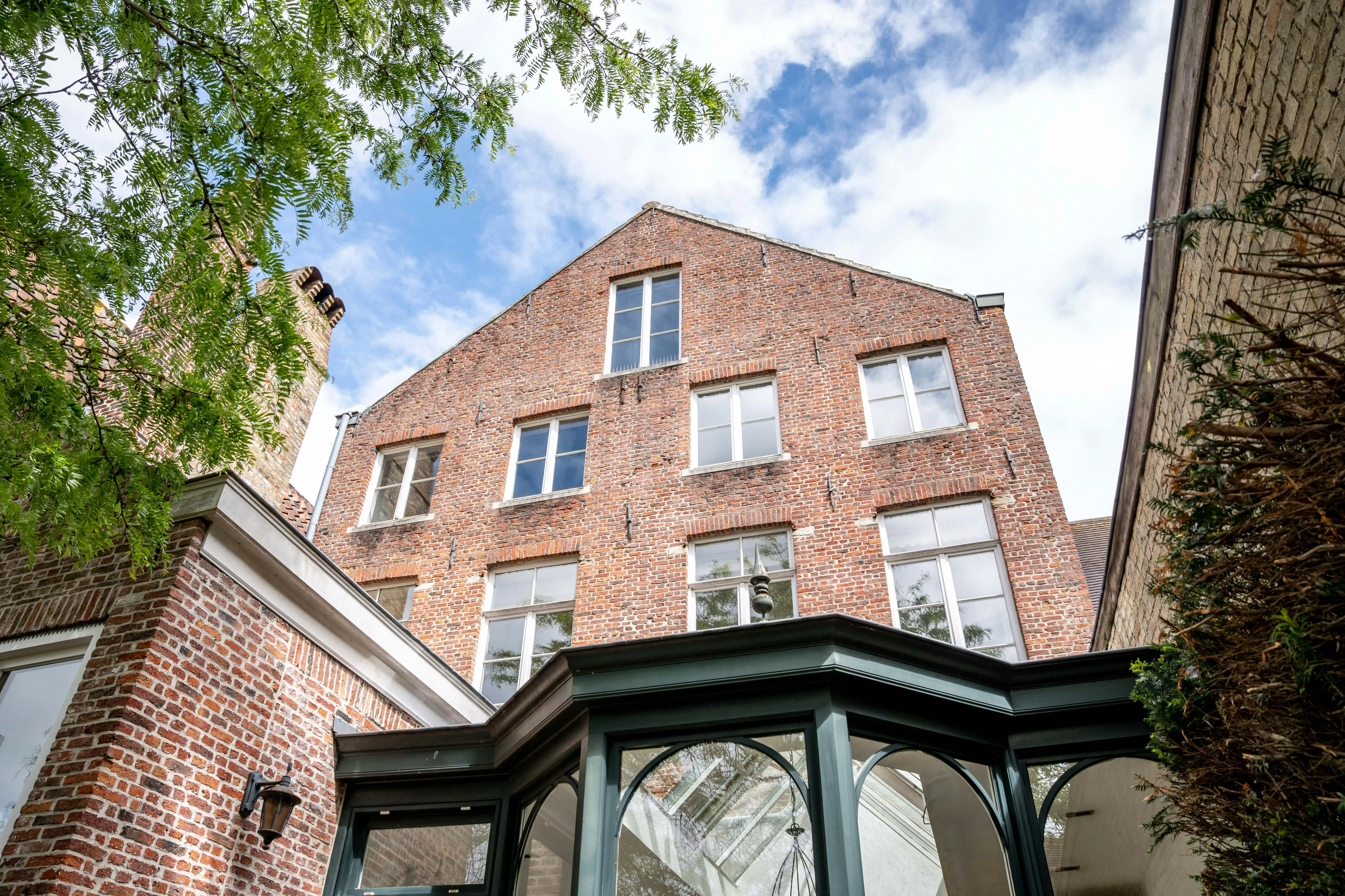 Exclusief herenhuis te koop in hartje brugge foto 31