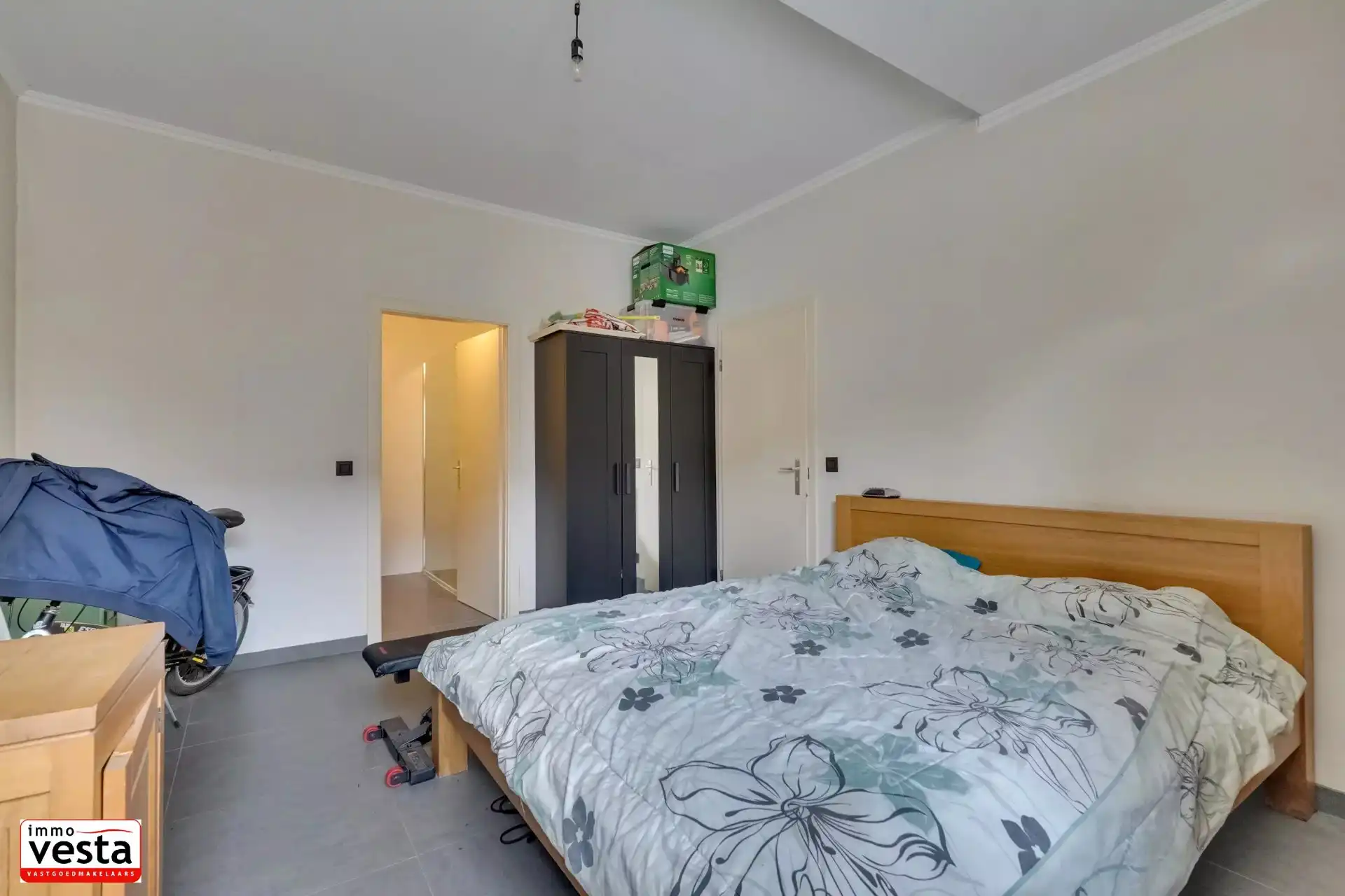 Instapklaar appartement nabij het (commercieel) centrum van de stad. foto 13