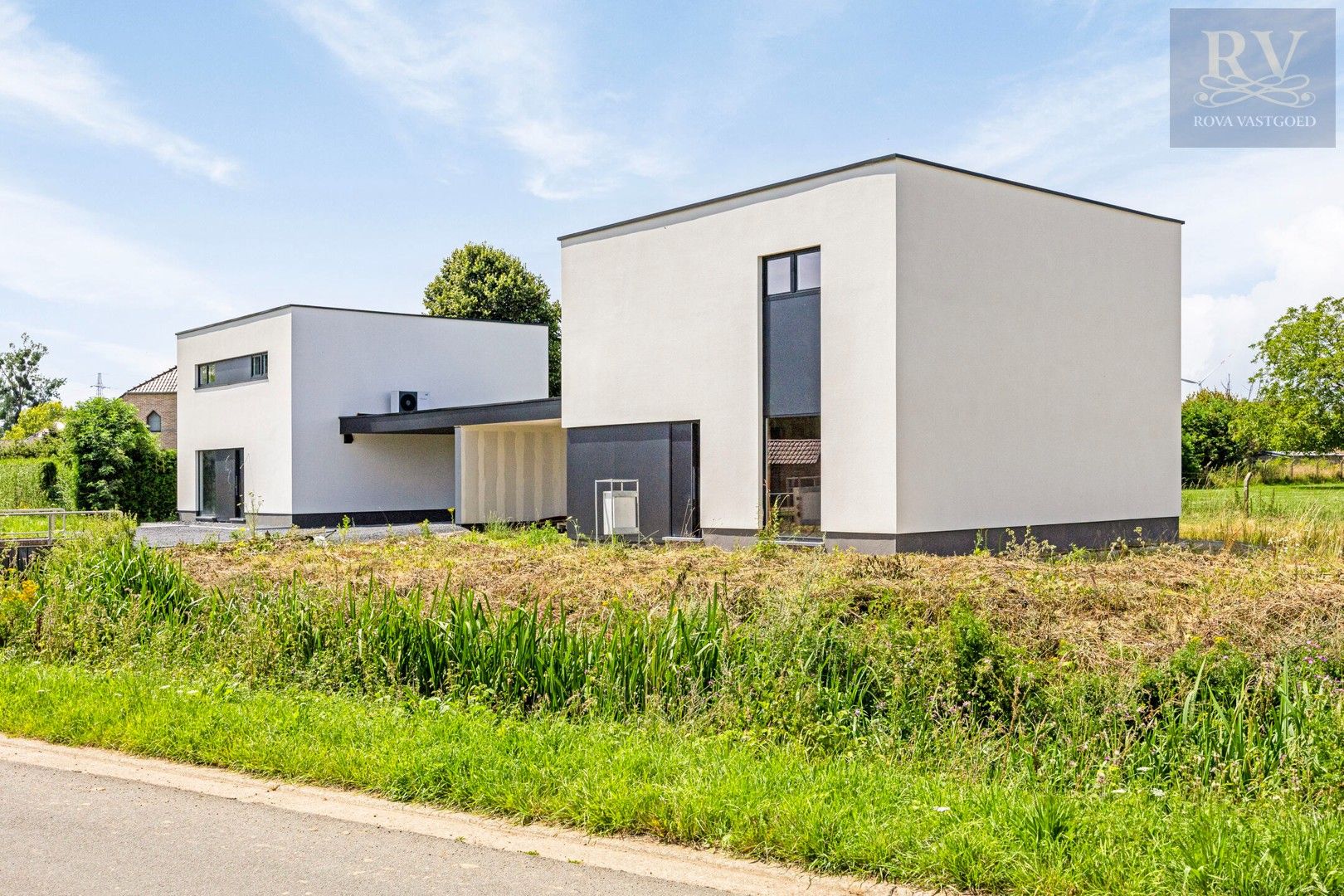 MODERNE EN ENERGIEZUINIGE NIEUWBOUWWONING MET 3 SLPK'S IN BOORSEM OP 582 M2 foto 1