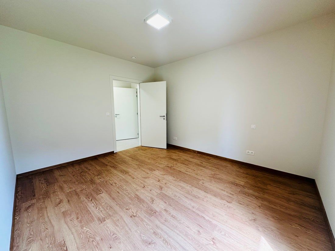 Ruim nieuwbouw appartement met kantoor en werkruimte te Heusden-Zolder MET voldoende parking foto 10