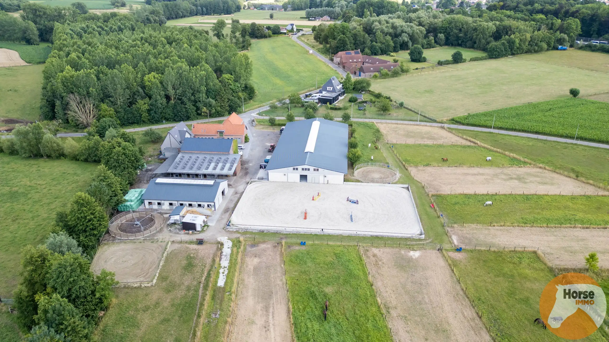 DILBEEK - Unieke paardeninfrastructuur op +-5,6ha foto {{pictureIndex}}