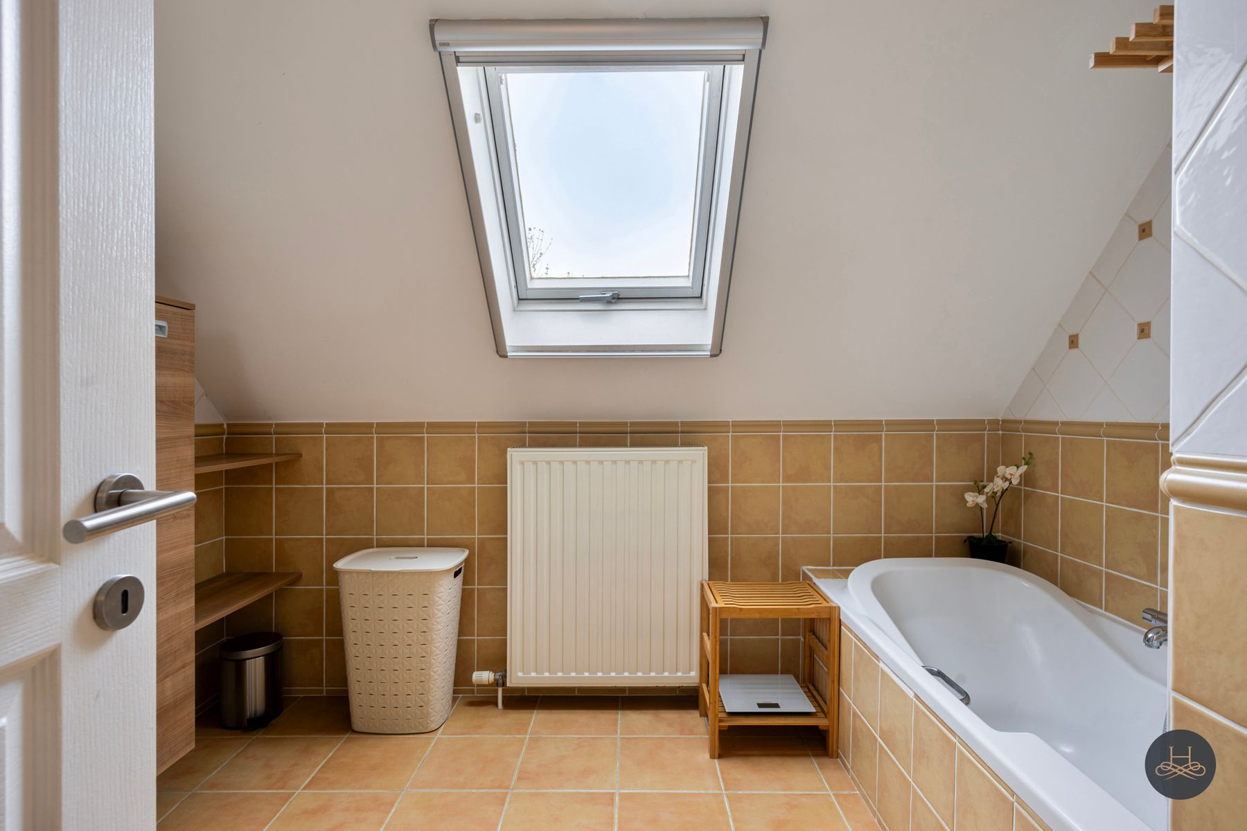 Rustig gelegen, gerenoveerde open woning met prachtige tuin foto 24