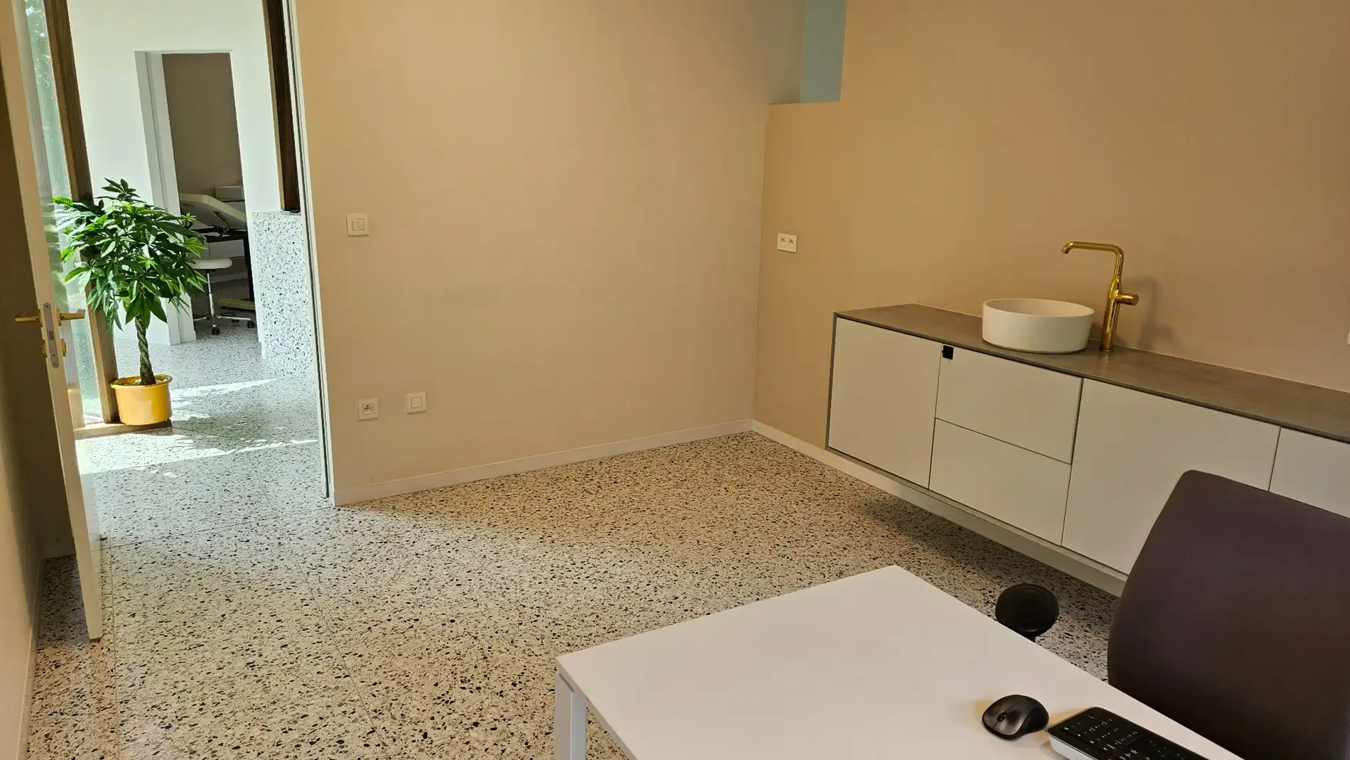 Praktijkruimte of Kantoor in een prachtig gebouw nabij Berlare centrum  foto 10