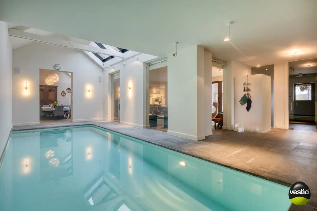 HOEVEWONING OP 64A59CA IN EEN LANDELIJKE OMGEVING. foto {{pictureIndex}}