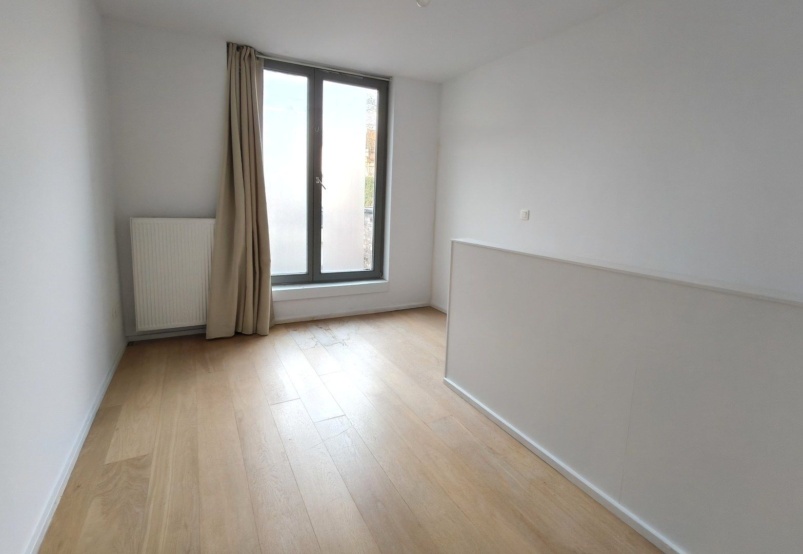 MODERN GELIJKVLOERS APPARTEMENT MET GROOT TERRAS EN PRIVATE PARKING foto 12