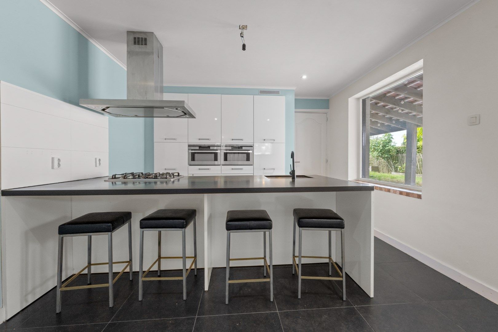 Leuke woning met grote tuin foto 5