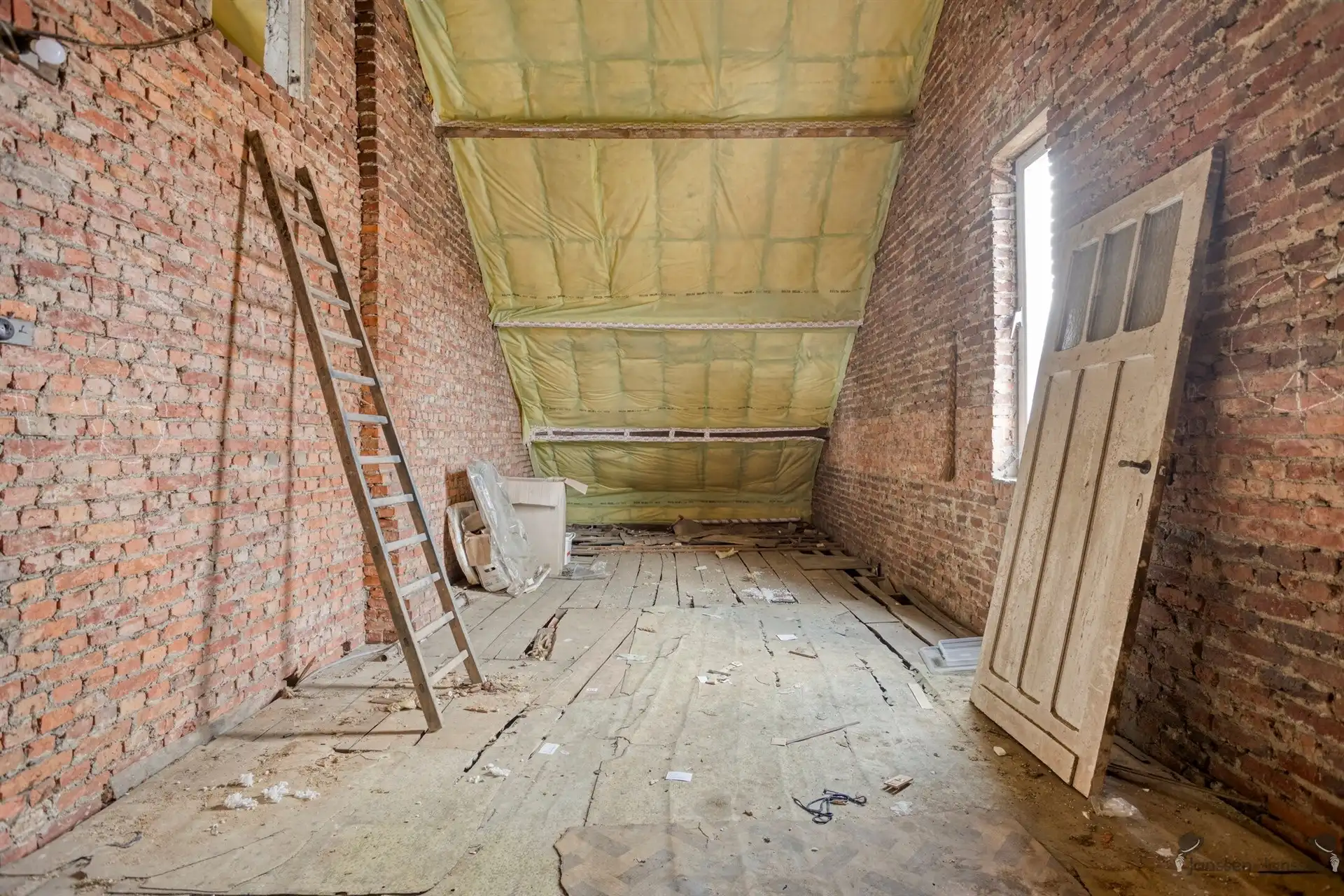 Ruime renovatiewoning met polyvalente bijgebouwen foto 22