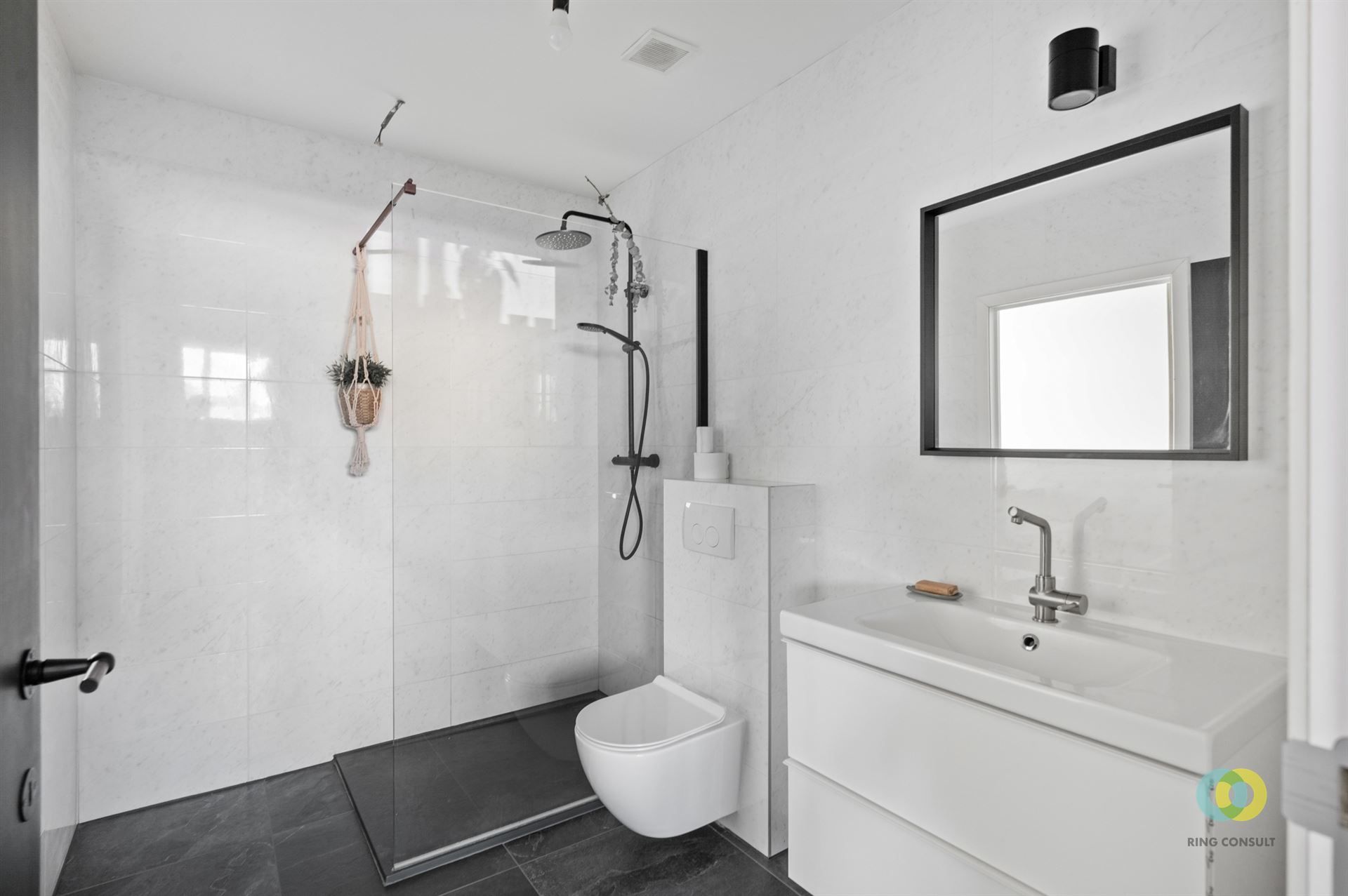 Smaakvolle totaalrenovatie met schuur foto 23
