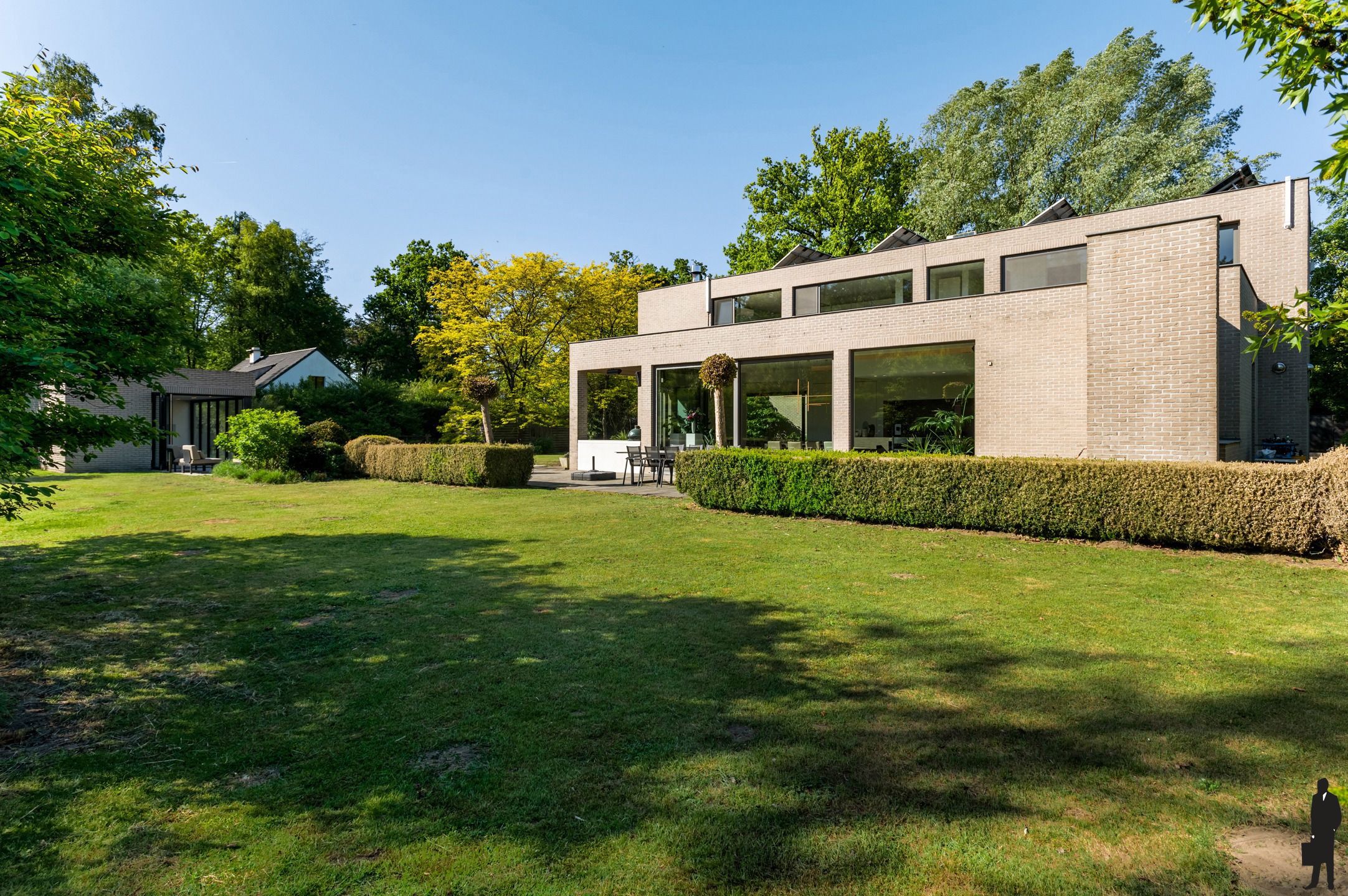 Luxueuze villa te koop in doodlopende straat foto 3