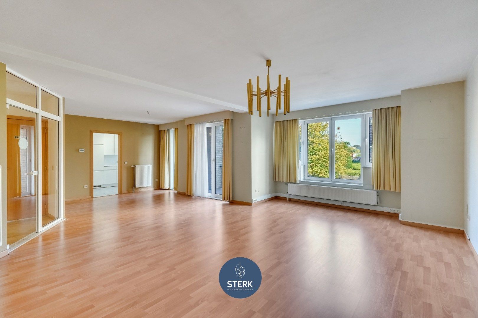APPARTEMENT MET EEN RUIM TERRAS IN HET CENTRUM VAN LANAKEN !  foto 2