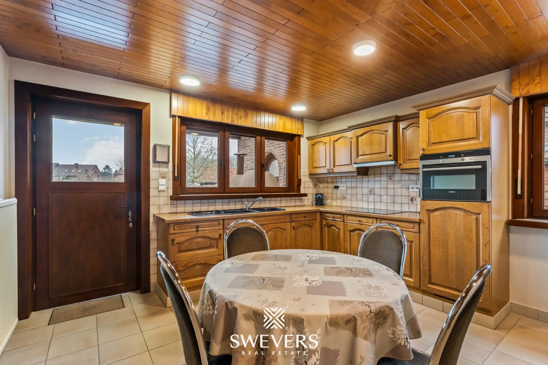 Open bebouwing met 4 slaapkamers en inpandige garages te Beverlo foto 10