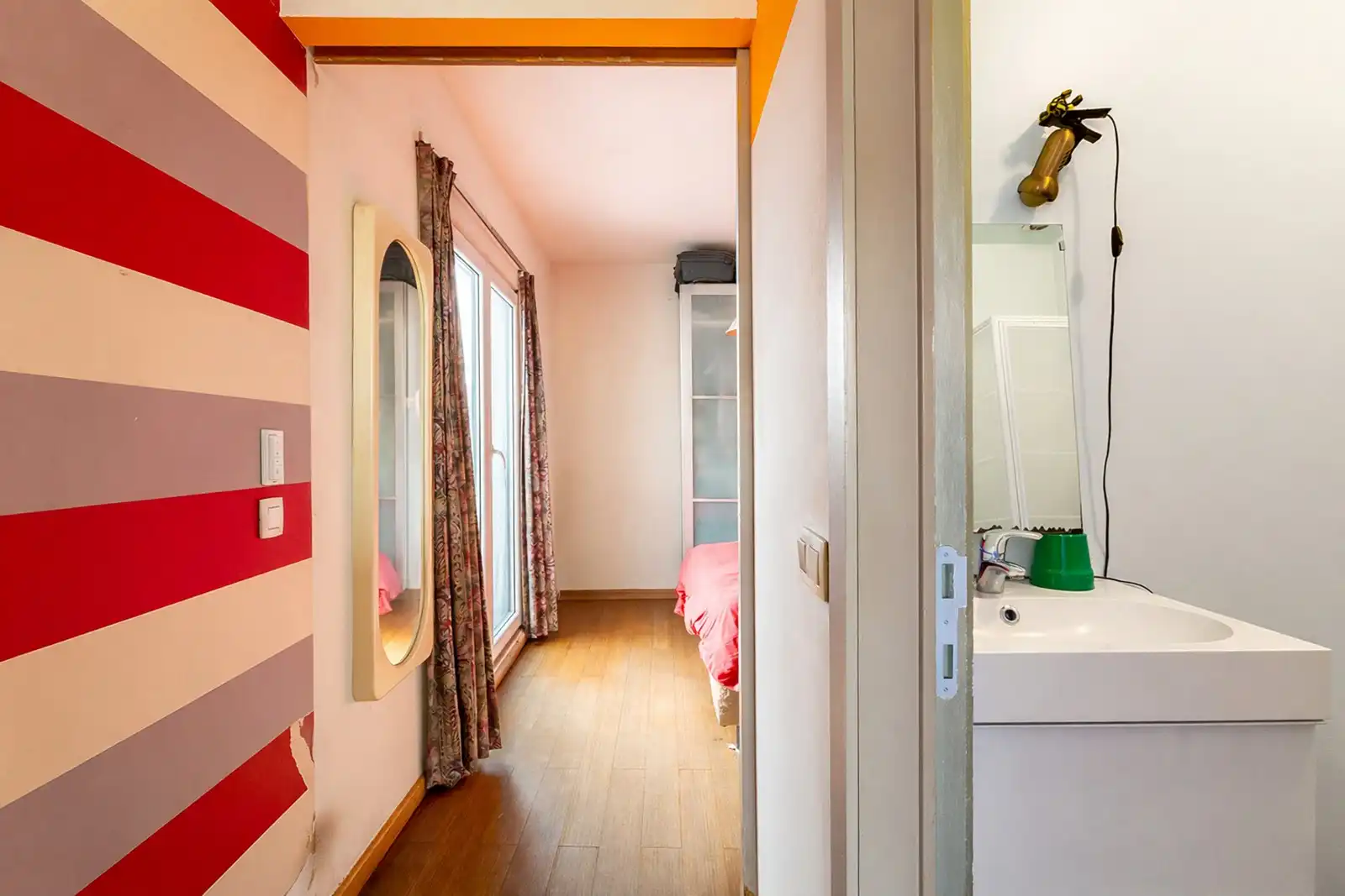 Lichtrijk appartement met terras vlak bij centrum foto 12