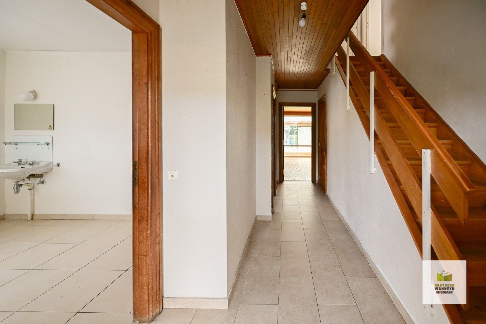 Te renoveren woning met 3 slaapkamers en zongerichte tuin op centrale ligging te Tielt foto 4