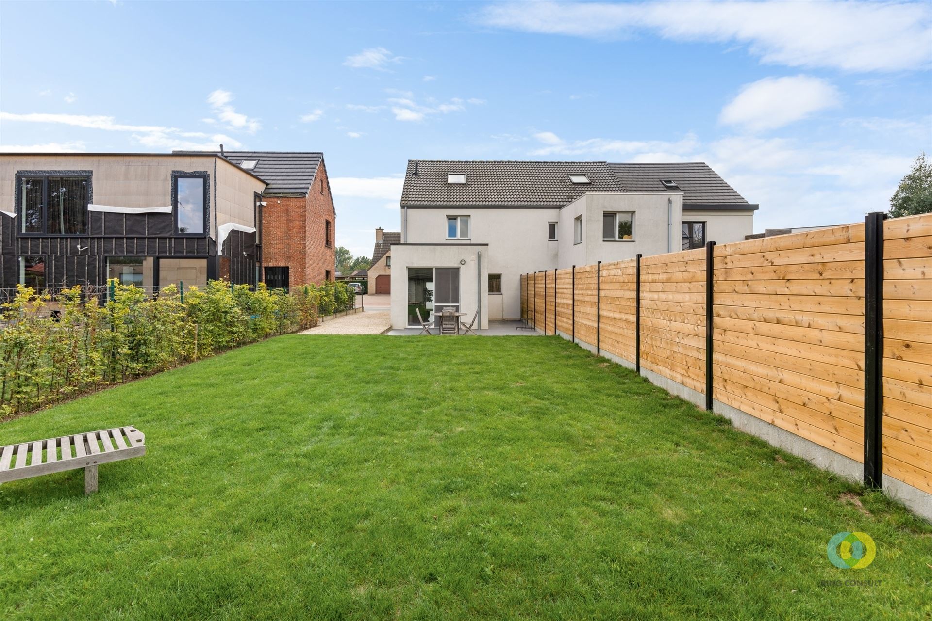 Recent gerenoveerde 3-gevel met open zicht foto 2