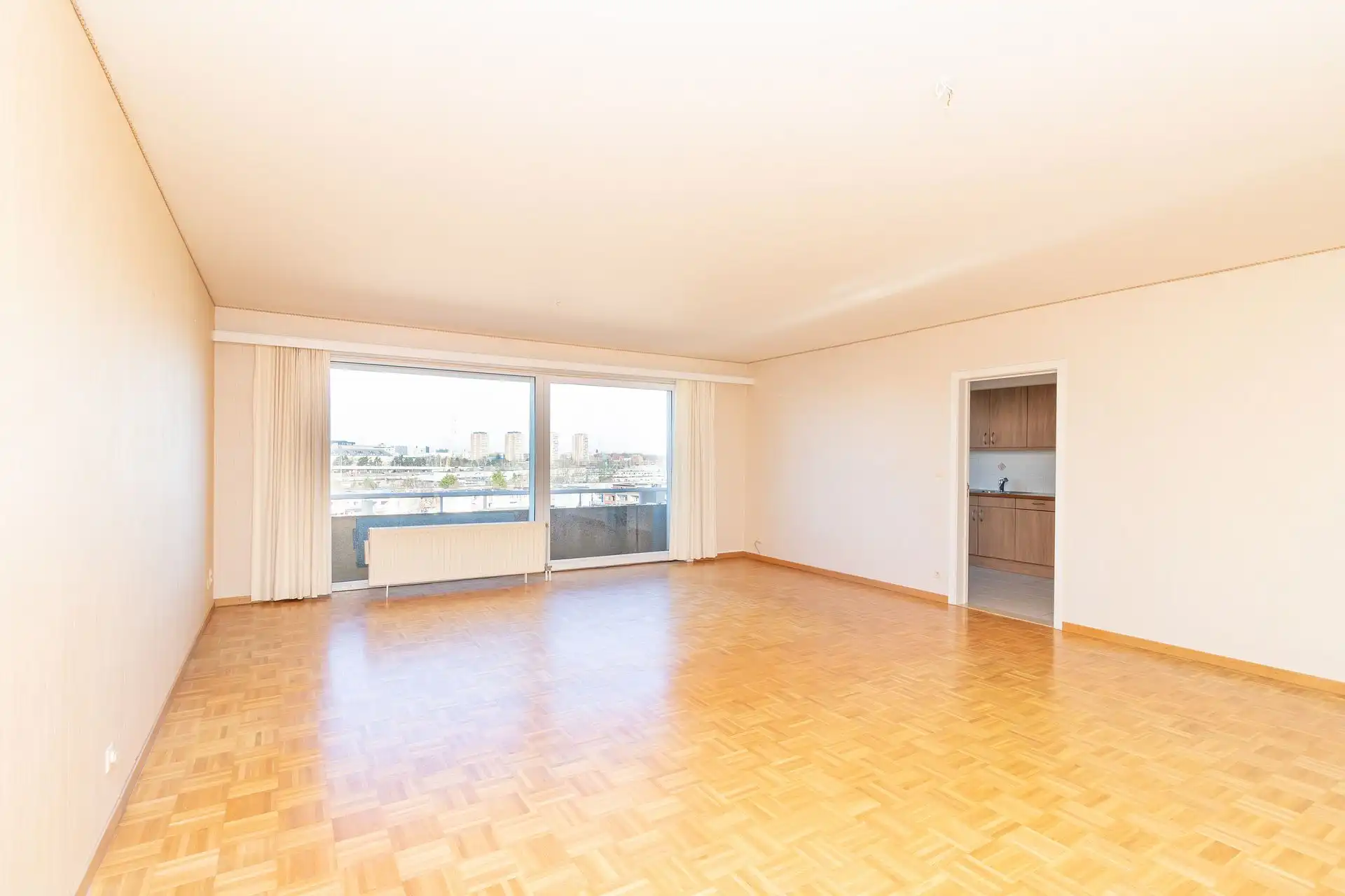 Lichtrijk twee slaapkamer appartement op gunstige locatie foto 3