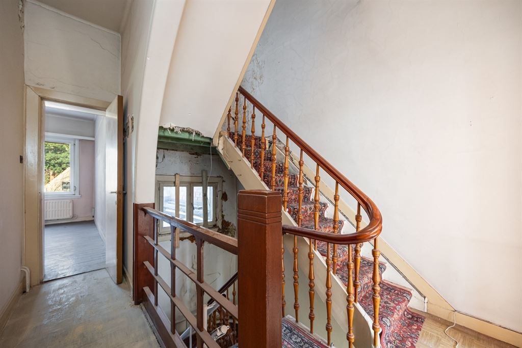 Magazijn pal in de stad met grote woonst foto 30