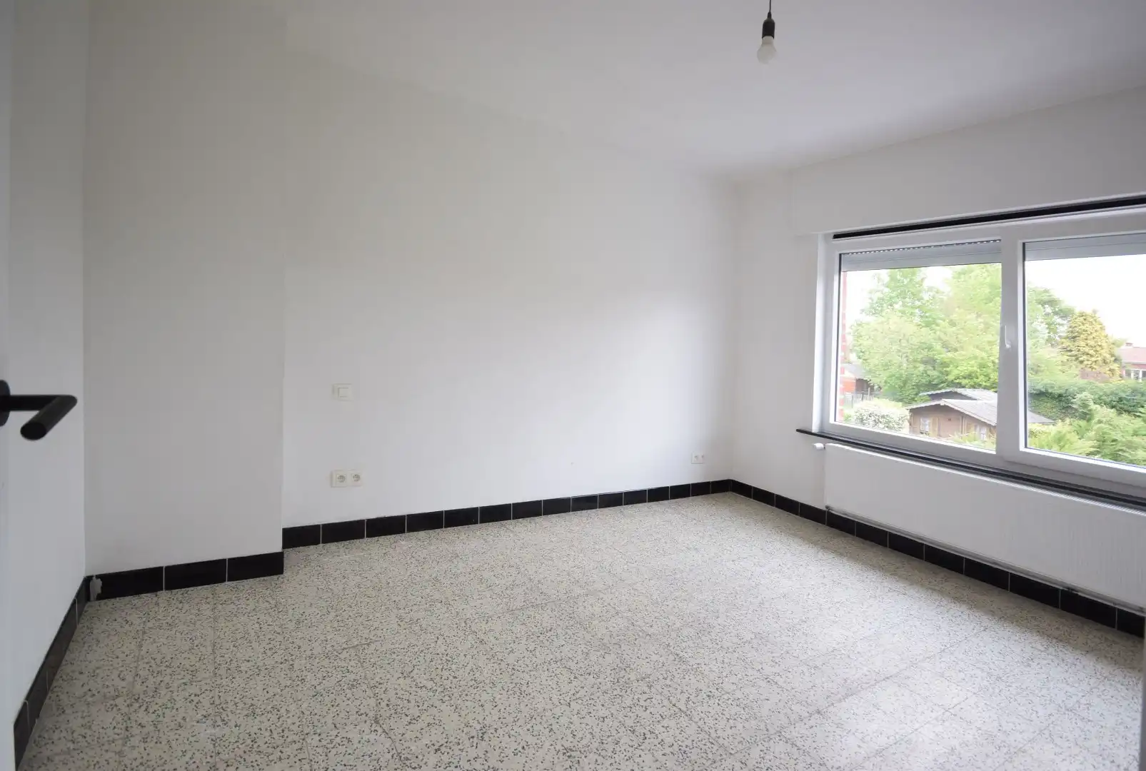 Ruime halfopen woning met grote tuin op toplocatie in Roeselare foto 10