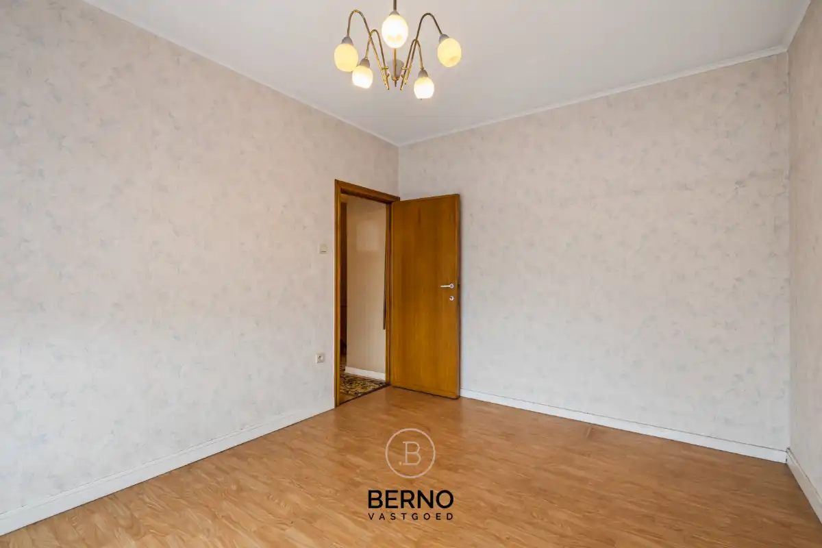 Ruime gezinswoning met 4 slaapkamers en garage. foto 13